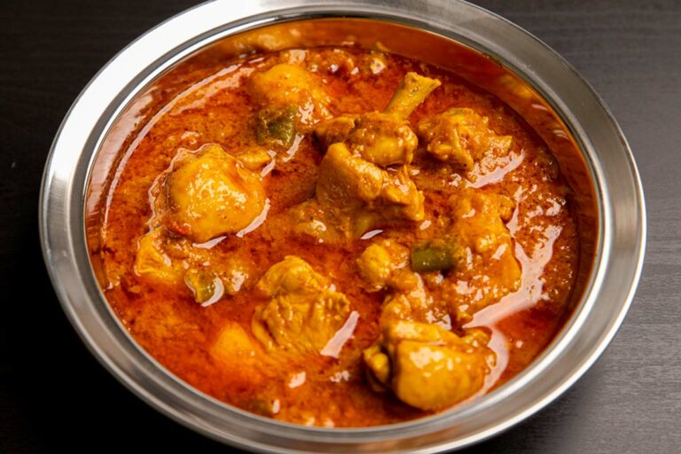 Simple Chicken Curry For Beginners | Chicken Curry For Bachelors