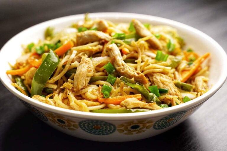 Chicken Hakka Noodles | Chicken Noodles Recipe